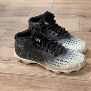 Under Armour Football Or Baseball Black and White Cleats Size 7.